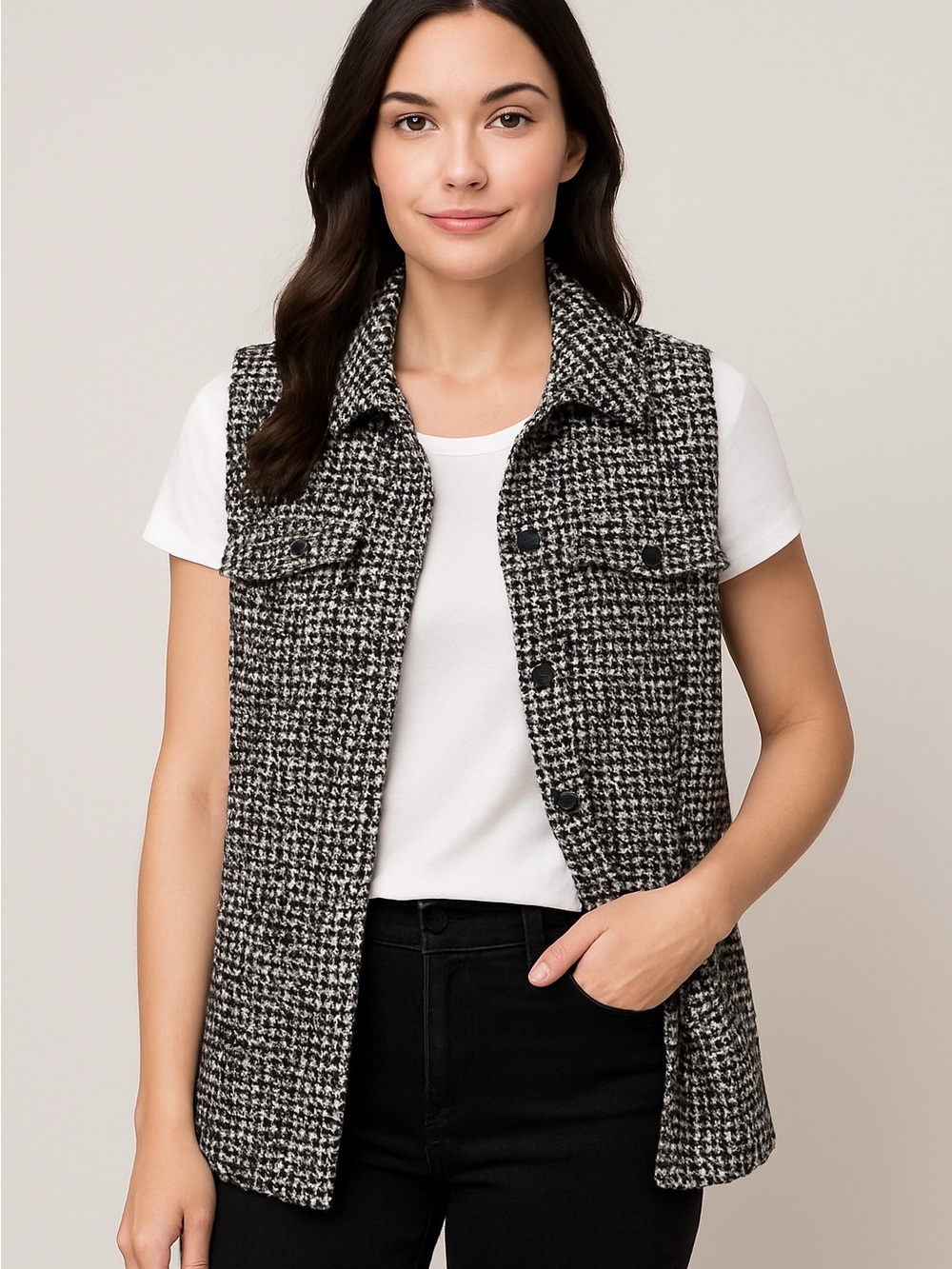 Chico's Black & White marled boucle Collared Sleeveless jacket, vest size 2/US12
